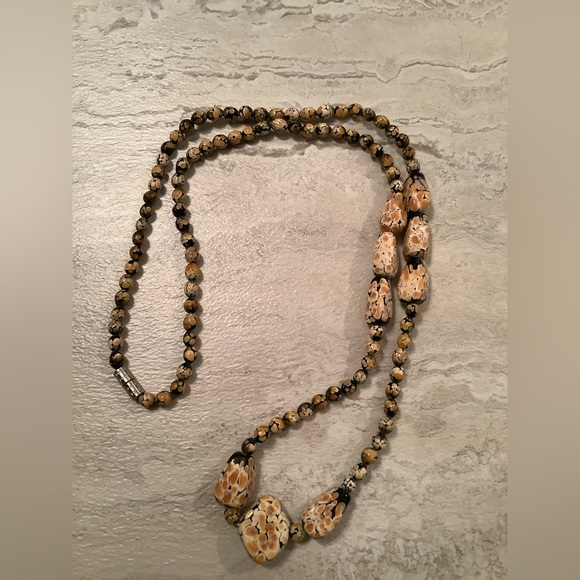 RARE FIND New vintage beaded necklace (black-orange-cream-gold) - Picture 2 of 5